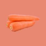 Fresh 500 g pack of bright orange carrots